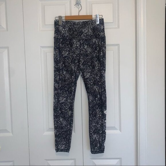 Reebok Leggings Women’s Size Small White Black Grey Spotted High Waisted Pockets - Picture 2 of 13